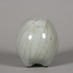 A Qing Qianlong Ge glazed three-legged water bowl