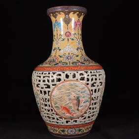 A piece of Qianlong year of the Qing Dynasty enamel color window painting fish leaping picture