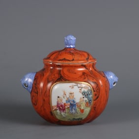 A tea jar made in the Qianlong period of the Qing Dynasty with wood grain glazed window opening