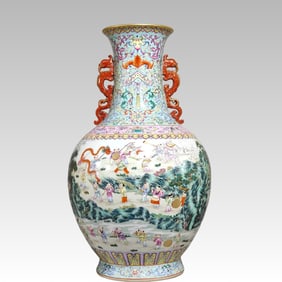 A Qing Dynasty Qianlong green land hundred sons make a spring picture of the amphora