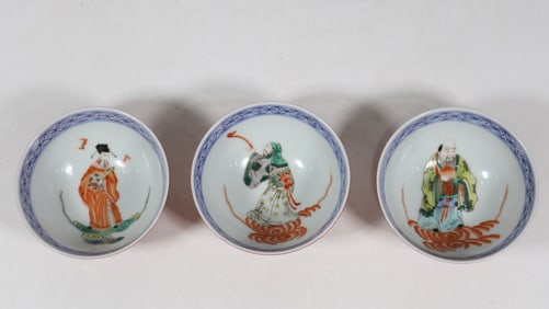 A piece of Qing Yongzheng year coral red Fu Lu Shou lying foot tea bowl with a diameter of 8.8 cm