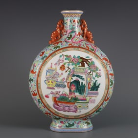 A Qing Qianlong year green pastel red dragon wears flowers and opens windows Bogutu flat vase