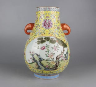 A piece of Qing Qianlong yellow ground window pastel three sheep Kaitai amphora