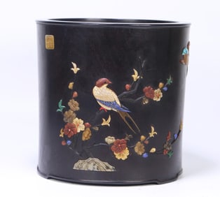 A piece of Qing rosewood hundred treasures is embedded with the tip of the eyebrows