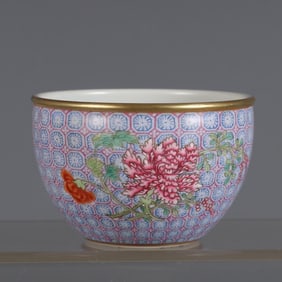 A pastel jar cup made in the Qianlong period of the Qing Dynasty