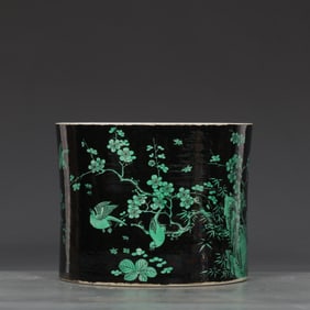 A Qing Kangxi ink ground green color is happy to be on the eyebrows pattern pen holder
