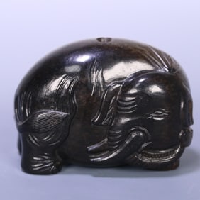A carving of a Hetian jade elephant from the Qing Dynasty