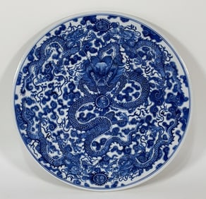 A blue and white five-dragon porcelain plate made in the Kangxi era of the Qing Dynasty