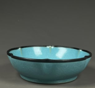 A piece of Song Ru kiln azure glaze ice sheet pattern inlaid with silver buckle sunflower mouth wash