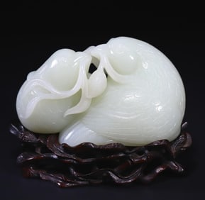 A quail ornament of Hetian jade living and working in peace