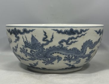 A blue and white dragon pattern bowl from the early Ming Dynasty