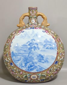 A Qing Dynasty Qianlong Fushou Lianlian window blue landscape moon holding bottle