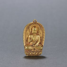 A Qing copper gilt Shakyamuni pendant