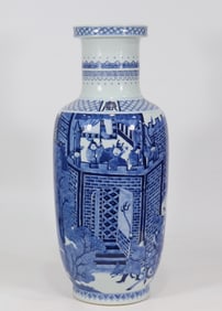 A blue and white character story mallet bottle made in the Kangxi period of the Qing Dynasty