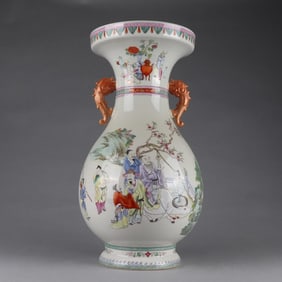 A loquat bottle of Qing Qianlong pastel character story