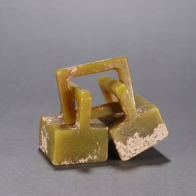A topaz duplex seal