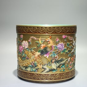 A piece of Qing Qianlong model enamel colored gold carved with a hundred birds and phoenix pen
