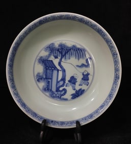 A piece of Ming Chenghua year boutique blue and white baby play picture plate
