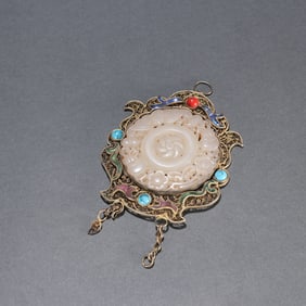 A Qing Dynasty silver-gilt cloisonné inlaid Hetian jade pendant