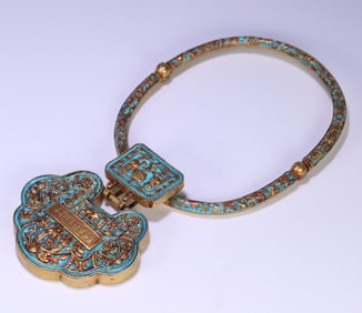 A Qing Dynasty silver gilt emerald character story lock