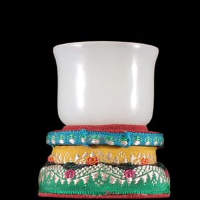 A Qing Dynasty Hetian jade plain pattern cup