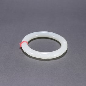 A Qing Dynasty Hetian jade Ganoderma lucidum pattern bracelet