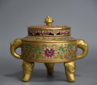 A piece of Qing Dynasty three-legged amphora hollow gold ground aroma burner