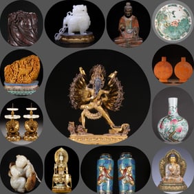 A piece of agate skin is cleverly carved bird butterfly snuff bottle