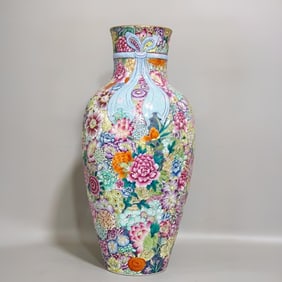 A Qing Qianlong pastel kaleidoscope streamer bottle