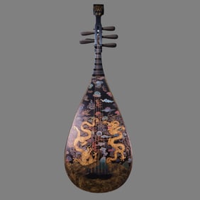 A large lacquered gilded painted pipa of the Qing Dynasty