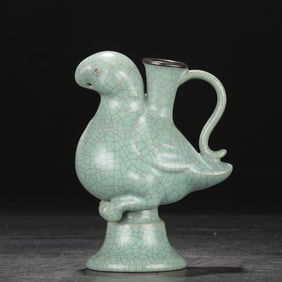 A piece of Northern Song Dynasty Ru kiln azure glaze silver mouth royal parrot large pot "Qianlong