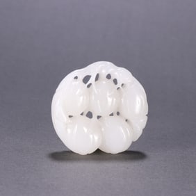 A Qing Dynasty Hetian jade melon fruit carving