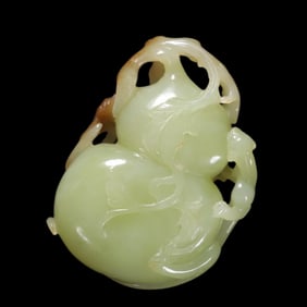 A piece of Qing Dynasty Hetian topaz dragon bat gourd handle