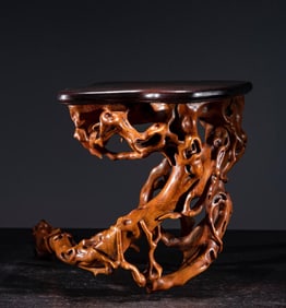 A boxwood flower table from the Qing Dynasty