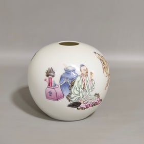 A thin tire water bowl with a character story and a hall