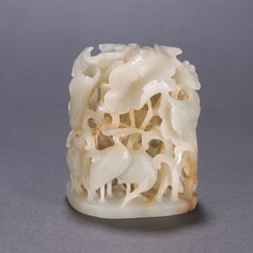 A piece of Qing Dynasty Hetian jade seed material all the way to the top of the hat