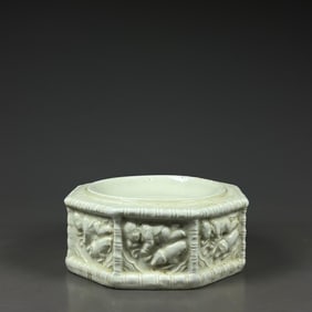 A Song Dynasty fixed porcelain carved pen washing ornament
