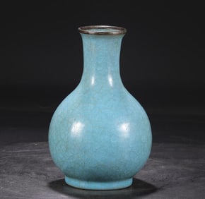 A piece of Northern Song Dynasty Ru kiln sky blue glaze ice flake pattern silver mouth court