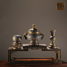 A set of Qing proof cast copper tire cloisonné cloisonné enamel bottle furnace three things