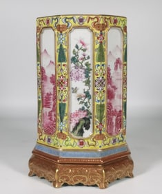 A piece of Qing Qianlong enamel colored gold painted window flowers and birds in all directions