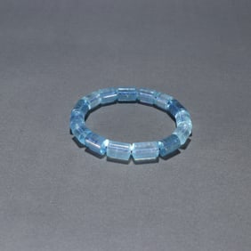 A Qing Dynasty aquamarine barrel bead bracelet