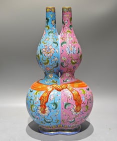 A Qianlong era enamel twin ribbon gilded gourd vase