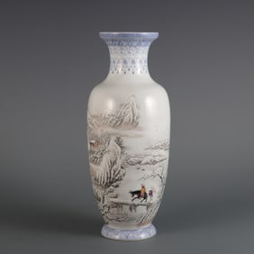 A pastel snow scene picture appreciation bottle during the Republic of China period