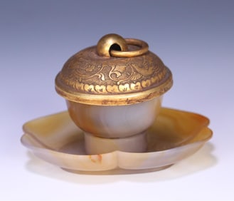 A copper-gilt lid agate cup