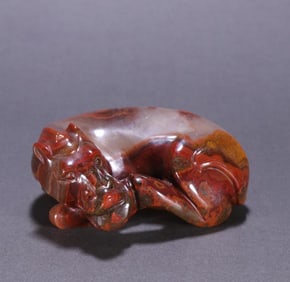 A Han Dynasty agate beast ornament