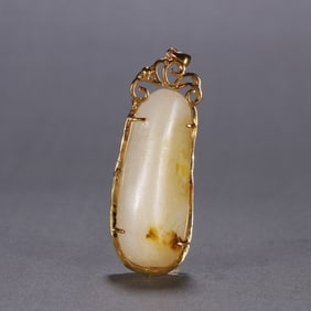 A Qing Dynasty Hetian jade-filled gold-filled pendant