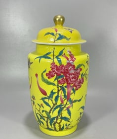 A piece of the Qianlong period of the Qing Dynasty lemon yellow steak flower powder color cockscomb