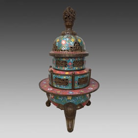 A cloisonné copper tire cloisonné enamel incense burner from the Qing Dynasty
