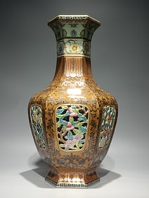 A piece of Qing Qianlong pastel bean pesto glaze entwined pattern hollow three flowers and three