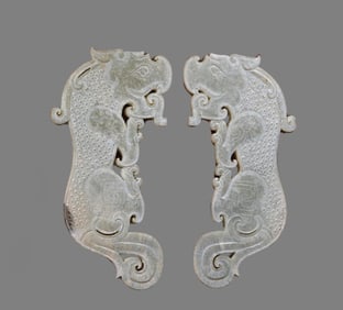 A pair of blue and white jade gray skin double dragons of the Han Dynasty